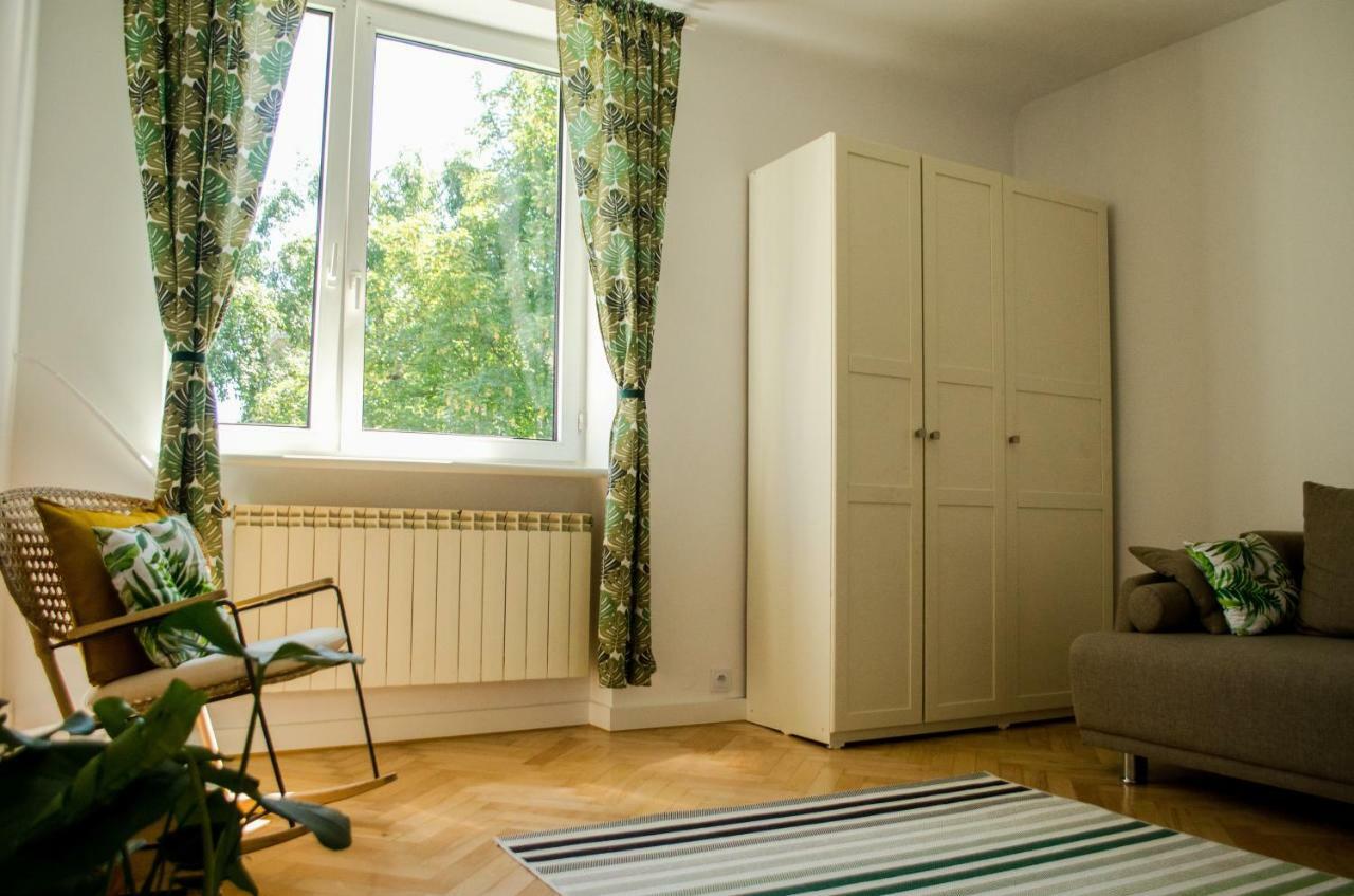 Slow Life Apartment Next To Metro Station Varsóvia Exterior foto